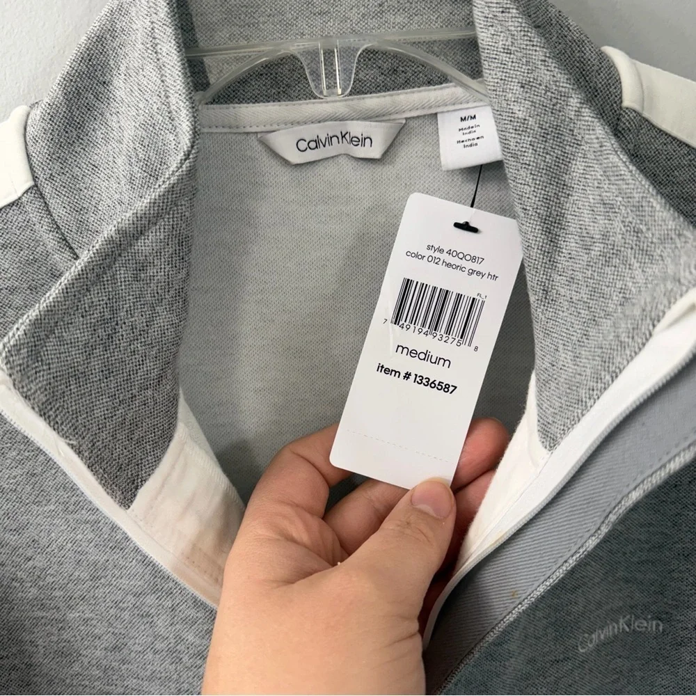 Calvin Klein Men’s Heather Grey Quarter Zip Pullover Medium